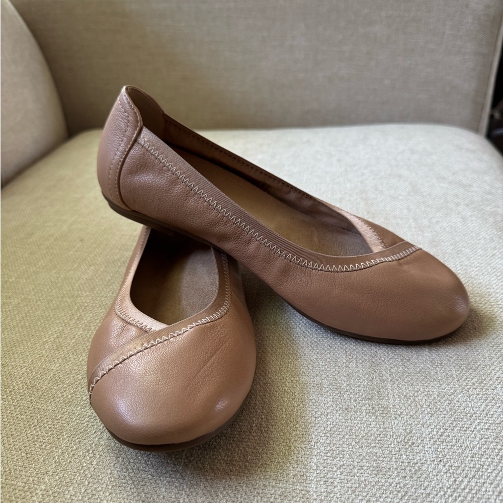 Vionic CAROLL Tan Leather Ballet Flat shoes 
Women Size 6 M